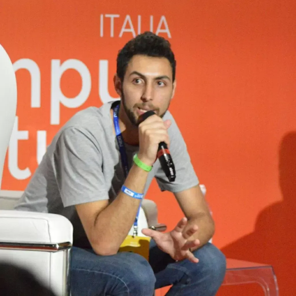 Marco Scuderi، مؤسس Frame Multimedia Solutions، خلال مداخلة عامة
